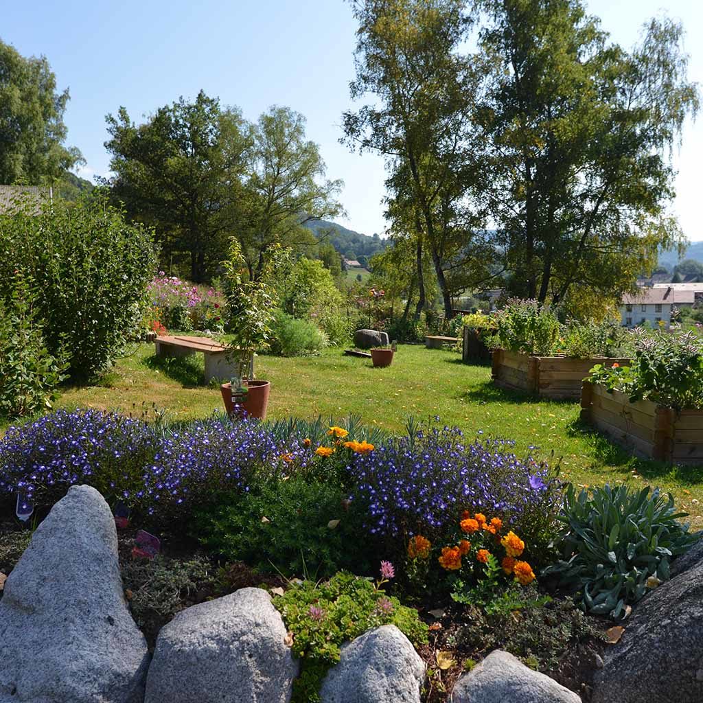 Jardin et parc du village vacances nature vosges les 4 vents