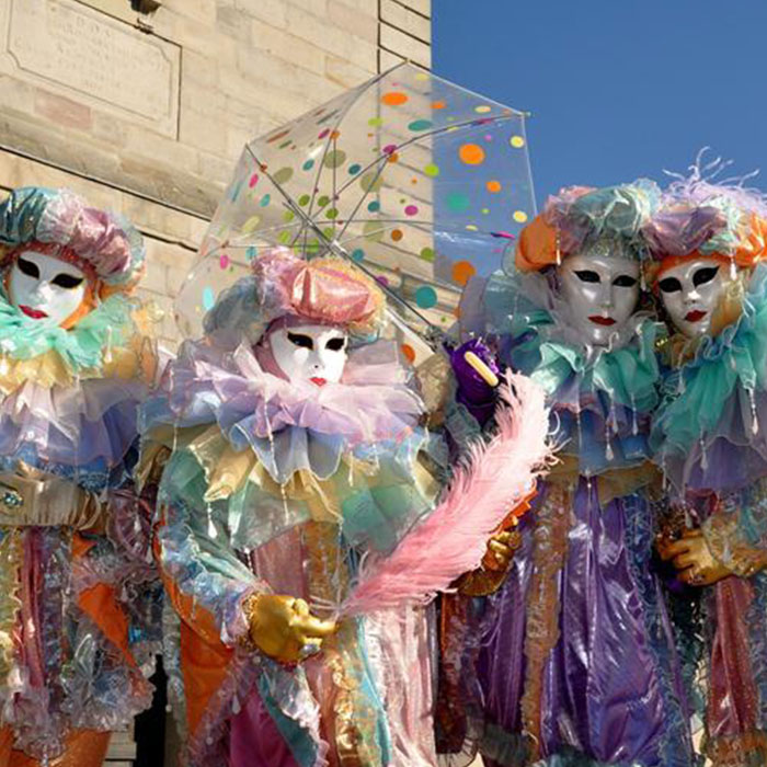 Carnaval de Remiremont en groupe de randonneurs - 4 Vents Vosges