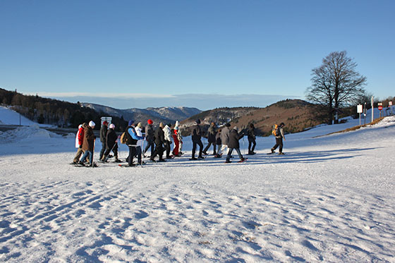 Groupe de randonneurs raquettes au village vacances les 4 Vents Vosges