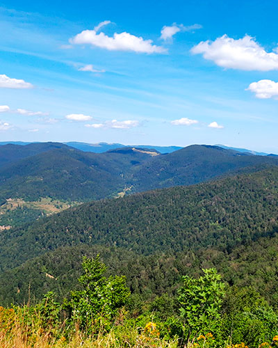 Vue sur la Ballon d'Alsace pendant vos vacances de Pâques dans les Vosges